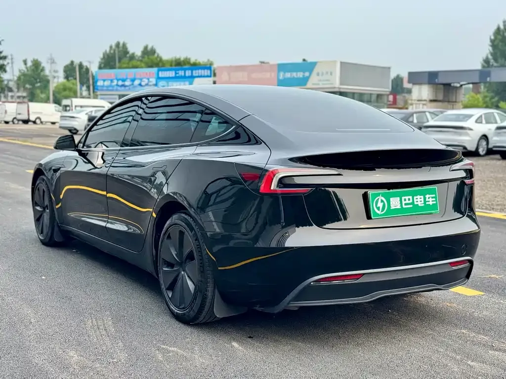Tesla Model 3 — фото 10