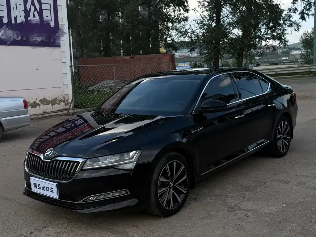 Skoda Superb — фото 1