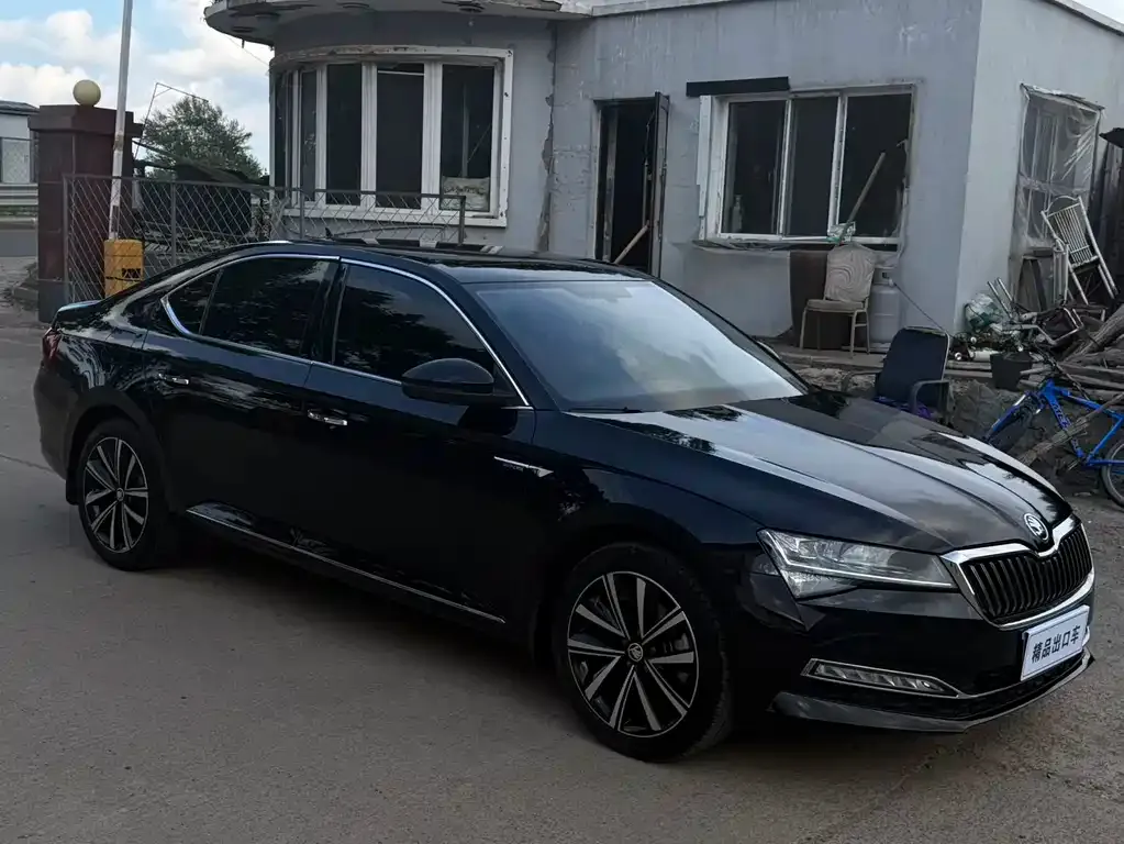 Skoda Superb — фото 8
