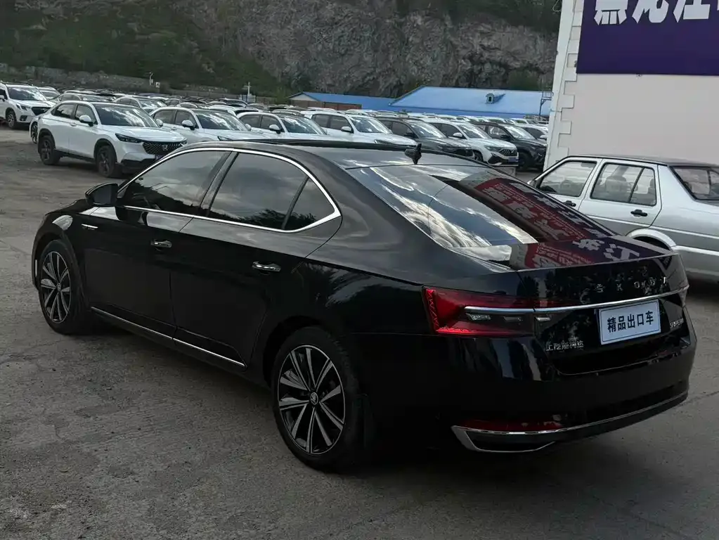 Skoda Superb — фото 9