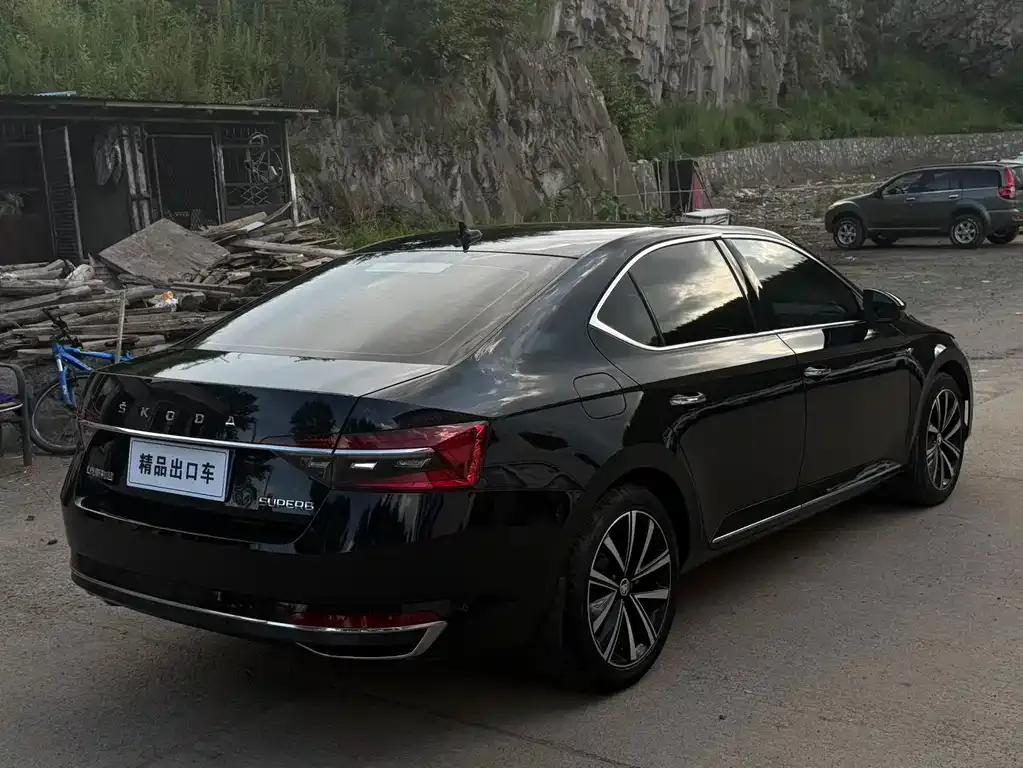 Skoda Superb — фото 10