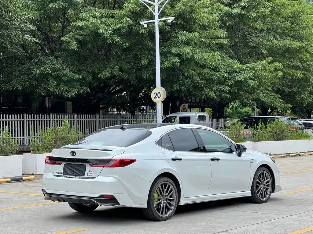 Toyota Camry — фото 3