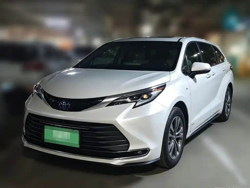 Toyota Sienna — фото 1