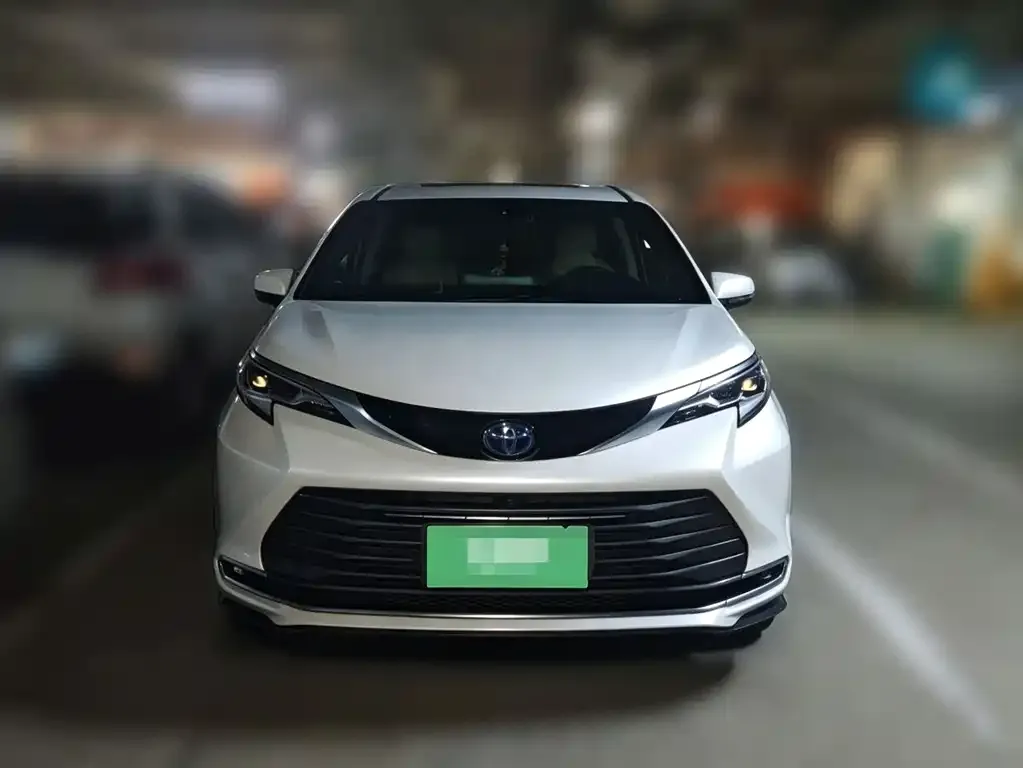 Toyota Sienna — фото 2