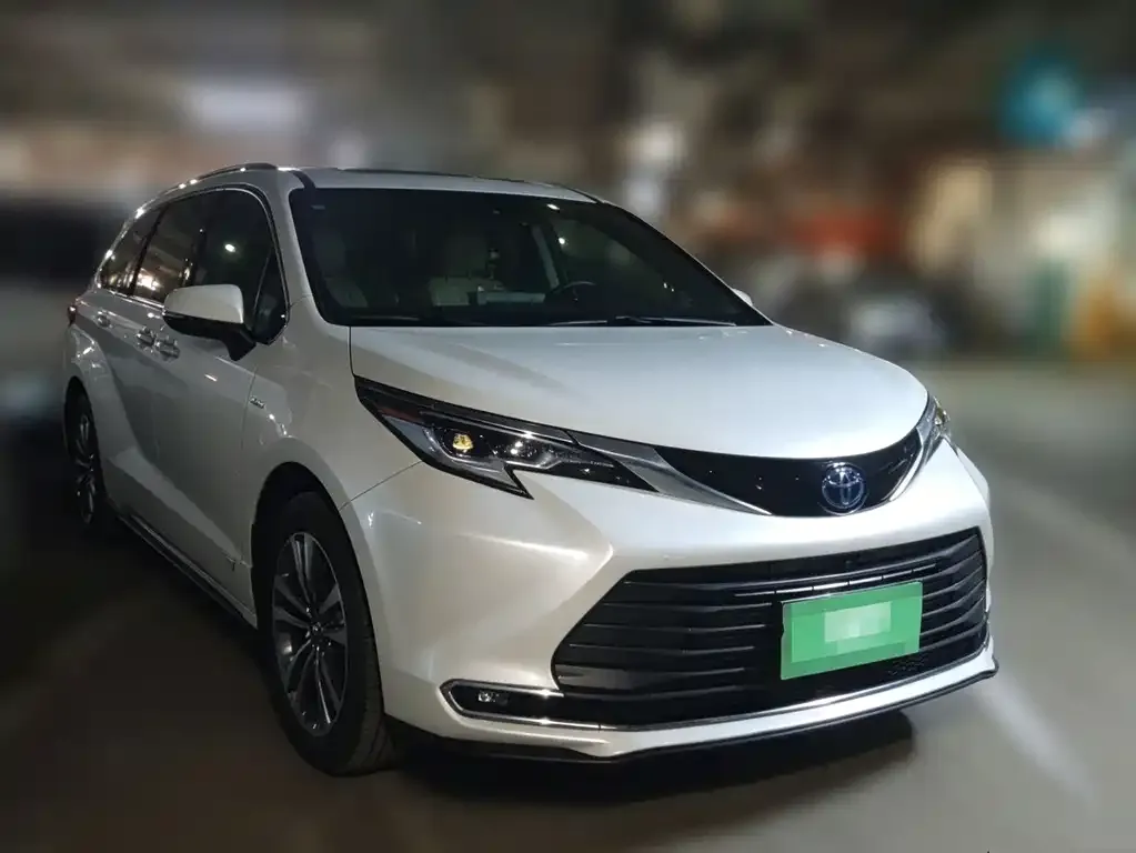 Toyota Sienna — фото 7