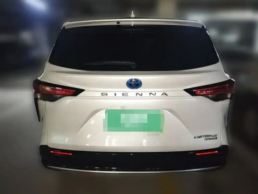 Toyota Sienna — фото 4