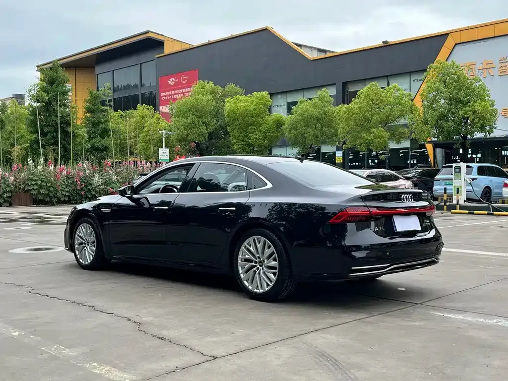 Audi A7L — фото 7