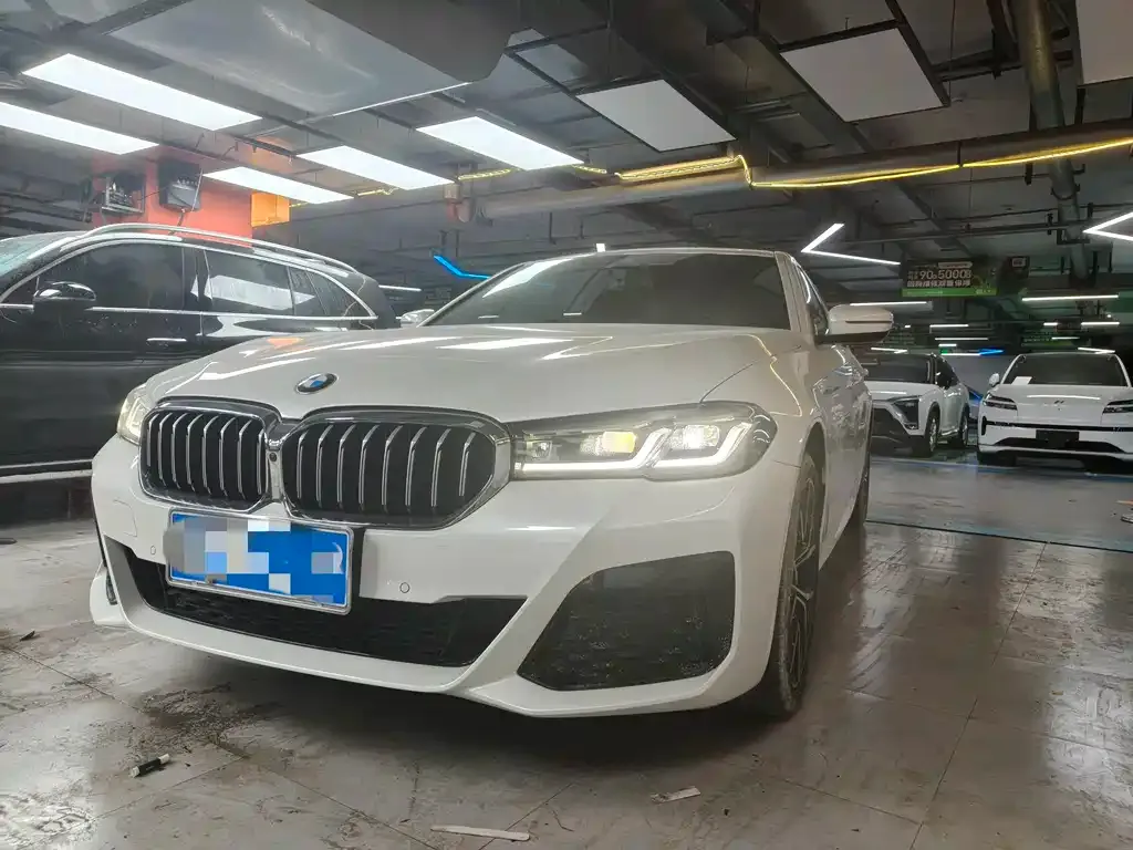 BMW 5 Series — фото 1