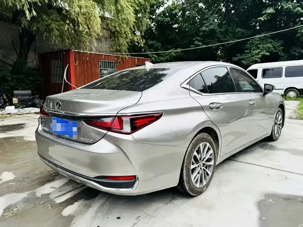 Lexus ES — фото 8