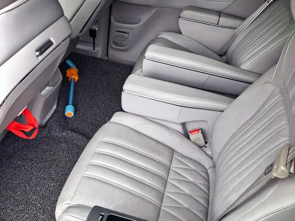 Roewe iMAX8 — фото 7
