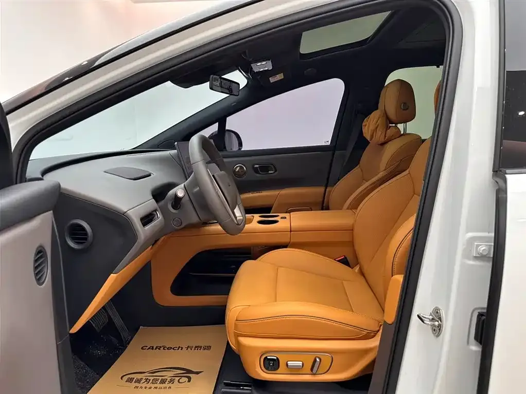 Li Auto i8 — фото 8