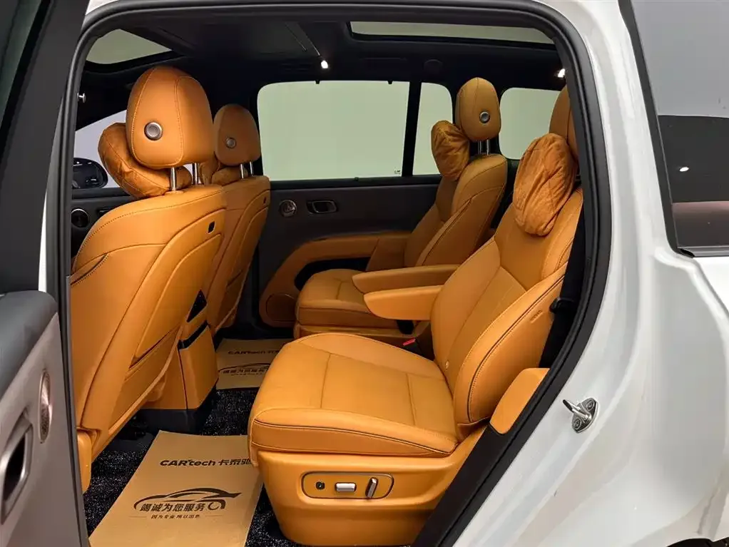 Li Auto i8 — фото 7