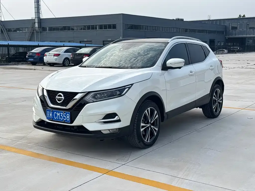 Nissan Qashqai — фото 1