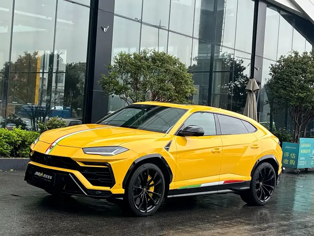 Lamborghini Urus — фото 1