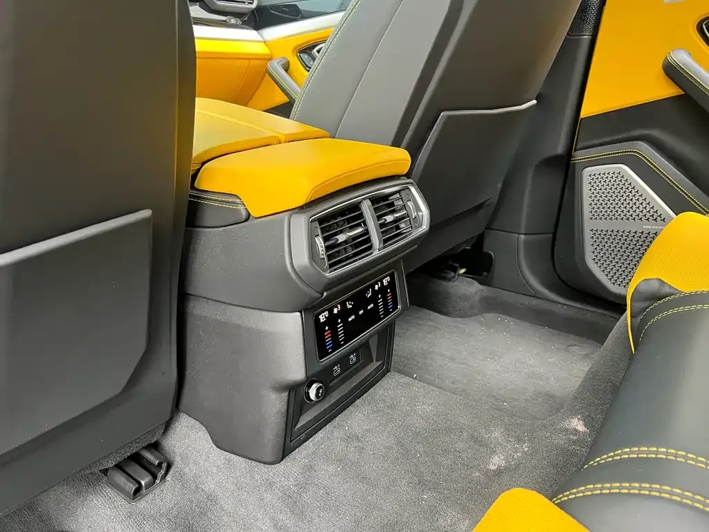 Lamborghini Urus — фото 6