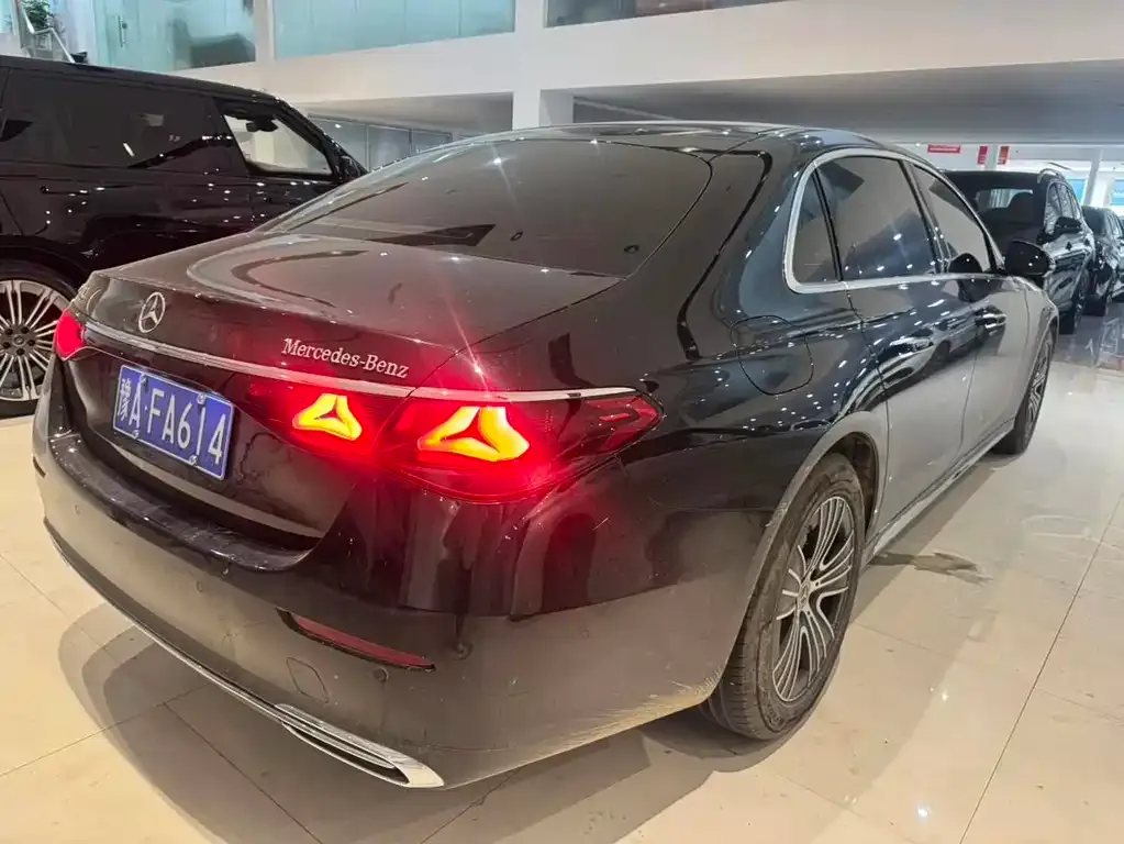Mercedes-Benz E-Class — фото 5