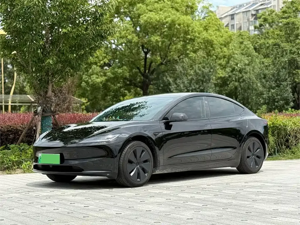 Tesla Model 3 — фото 1
