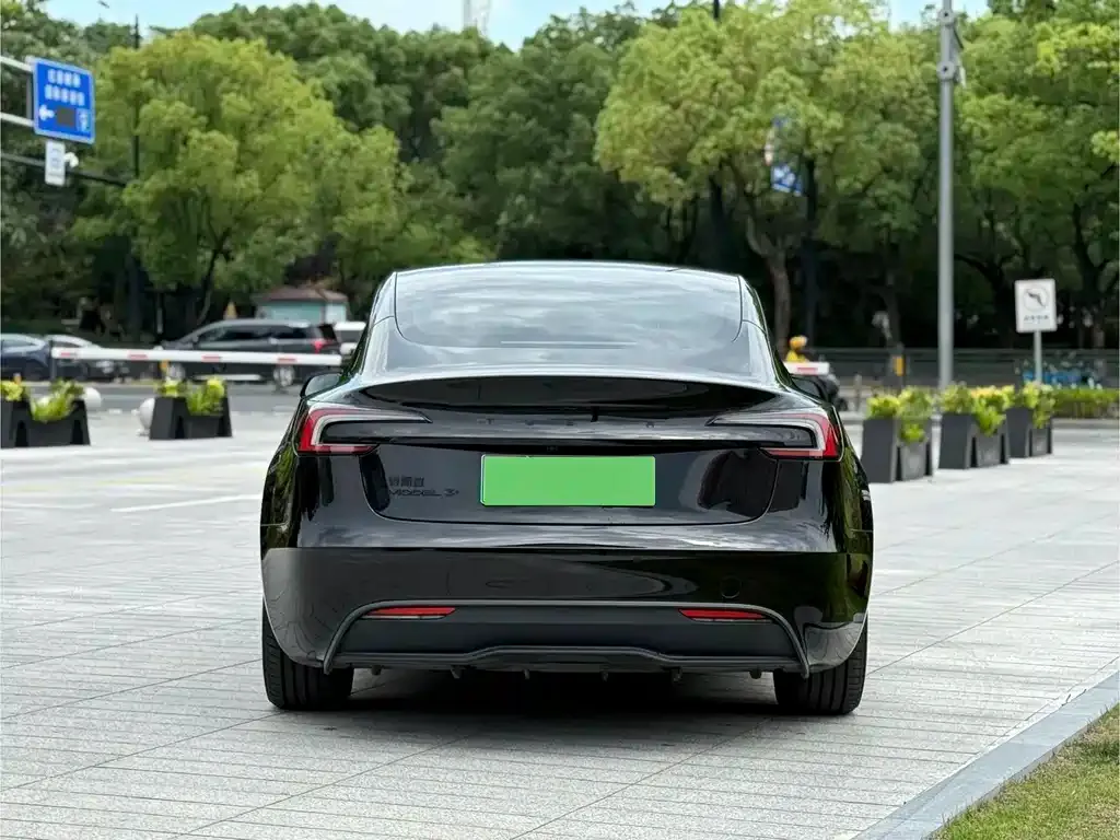 Tesla Model 3 — фото 5