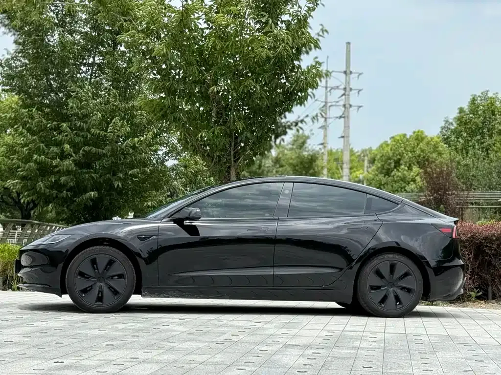 Tesla Model 3 — фото 9
