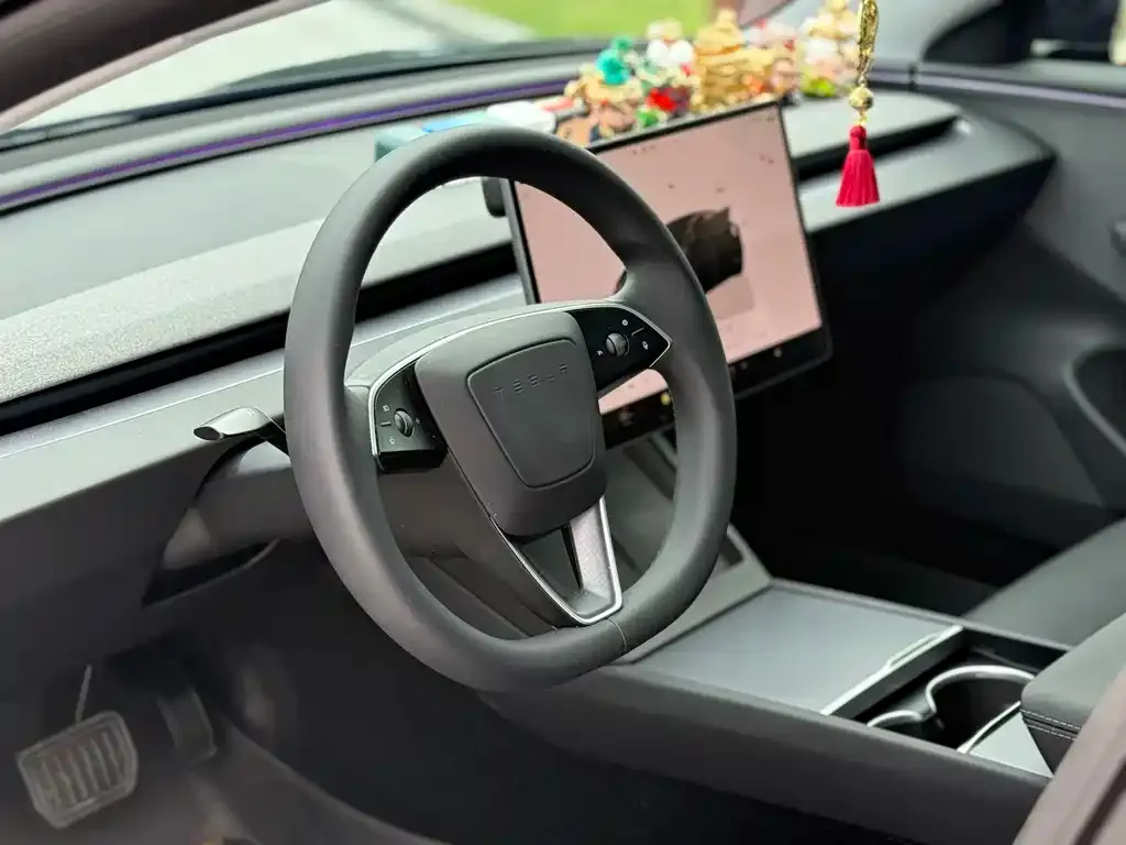 Tesla Model 3 — фото 2