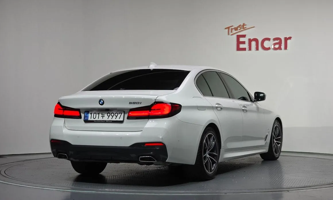 BMW 5-Series — фото 10