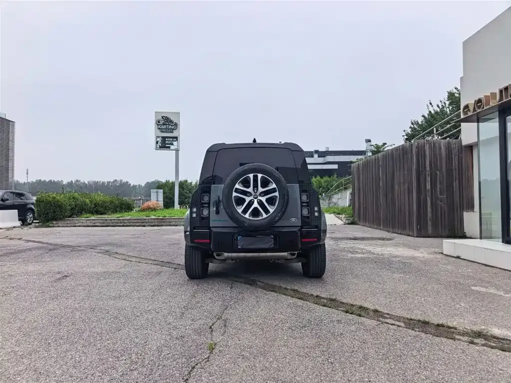 Land Rover Defender — фото 6