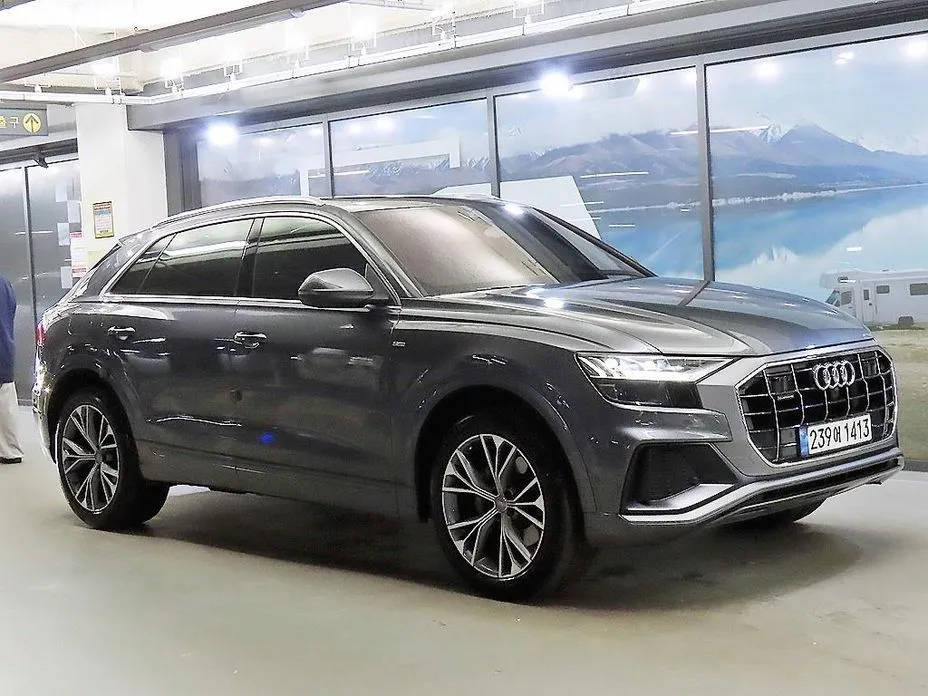 Audi Q8 — фото 1