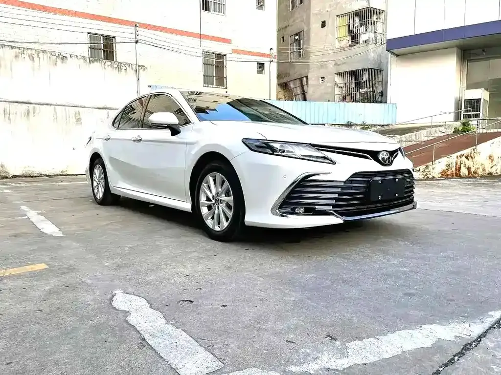 Toyota Camry — фото 4
