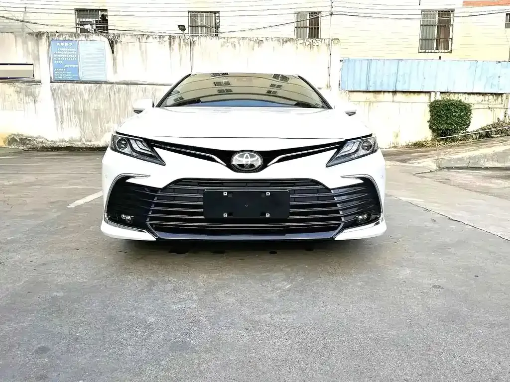 Toyota Camry — фото 9