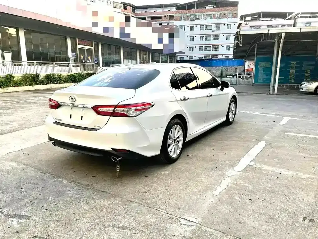 Toyota Camry — фото 8