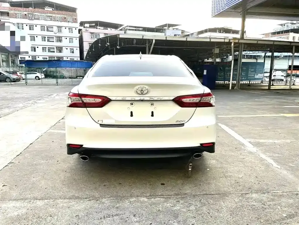 Toyota Camry — фото 7