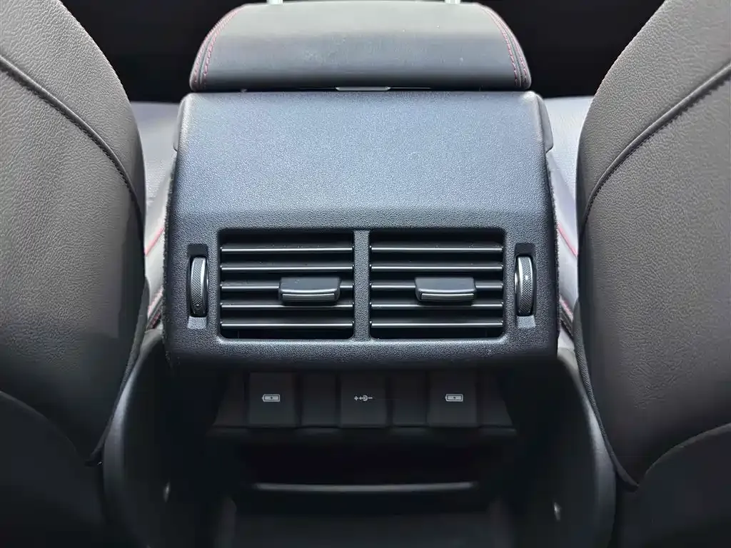 Land Rover Discovery Sport Hybrid — фото 8