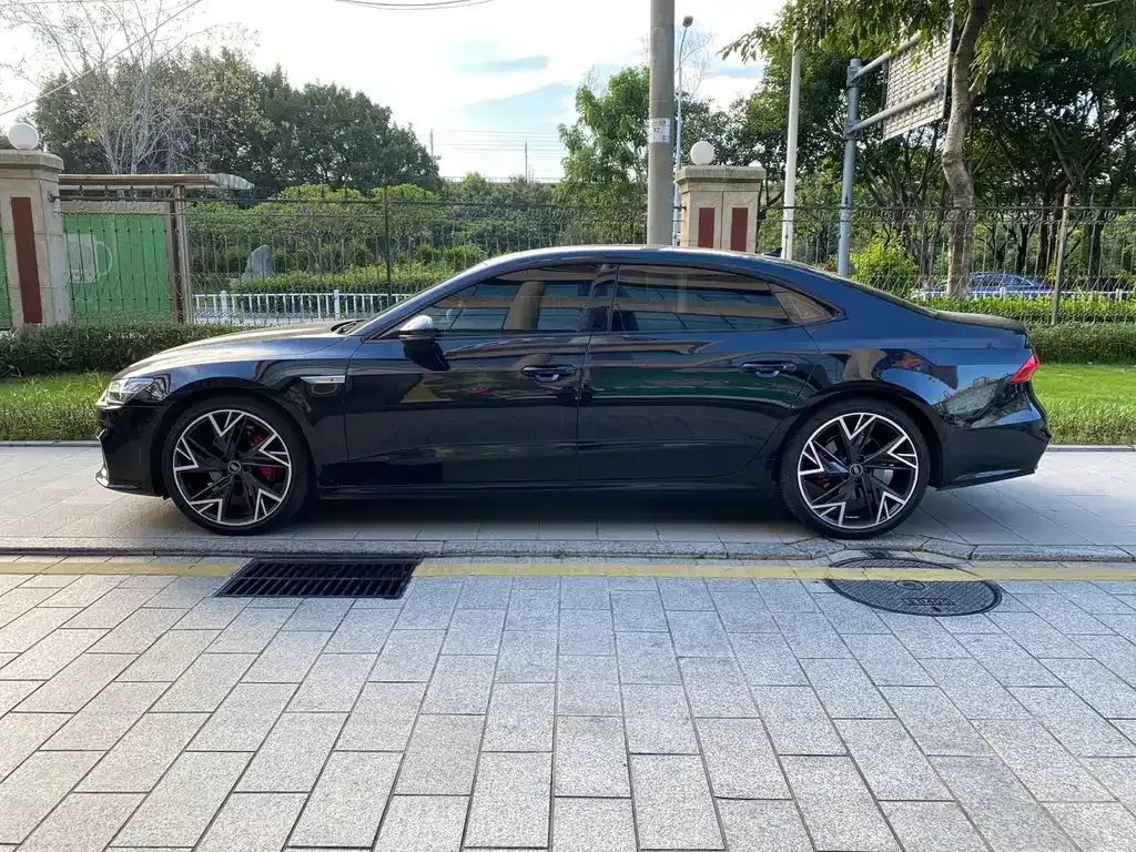 Audi A7L — фото 8