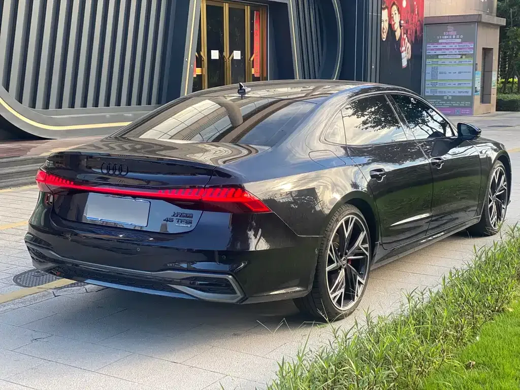 Audi A7L — фото 5