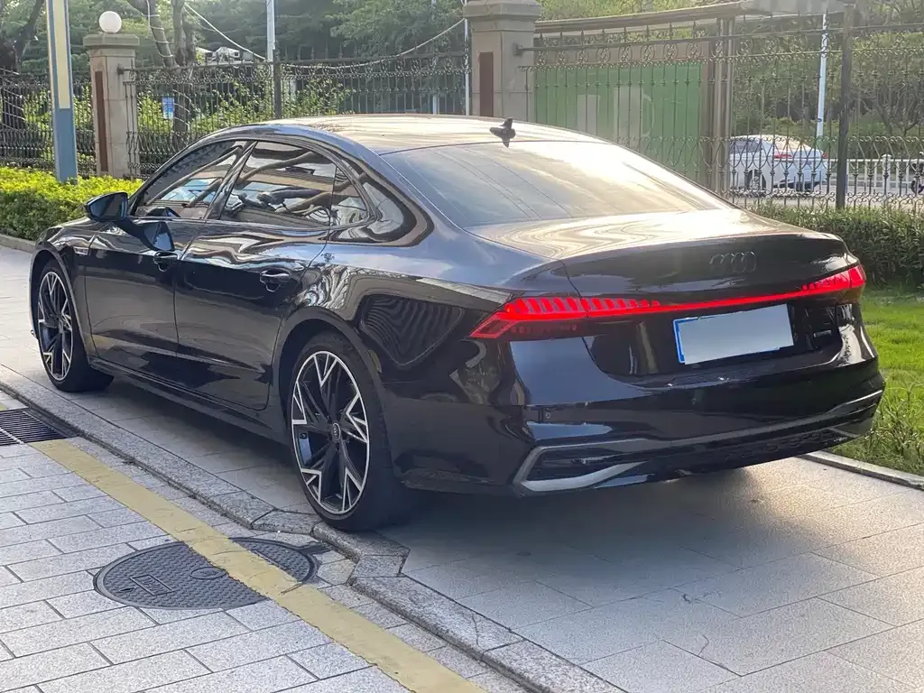 Audi A7L — фото 6