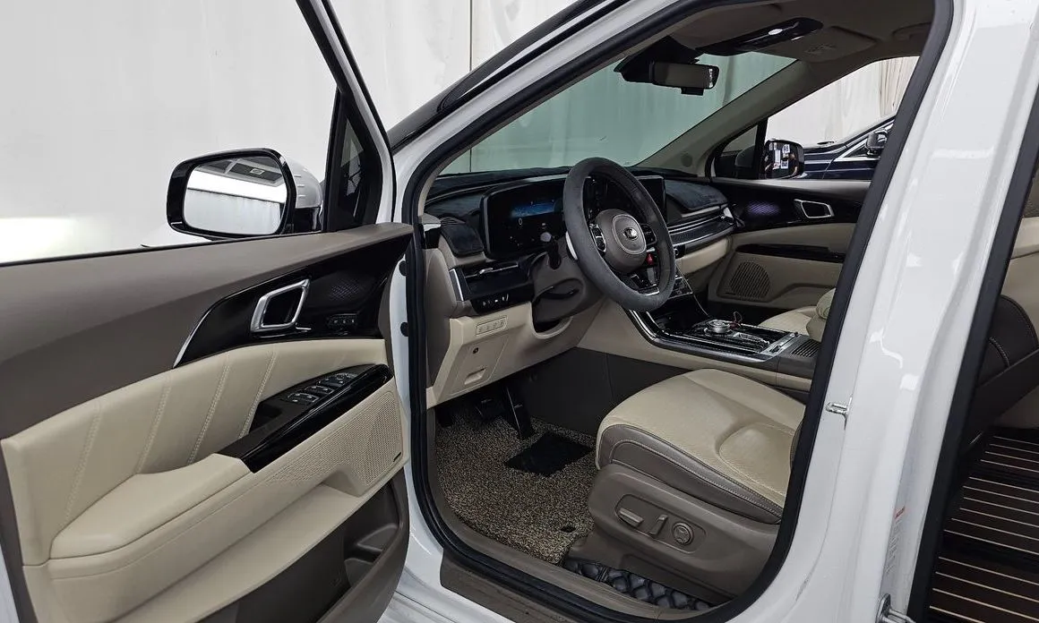 Kia Carnival — фото 10