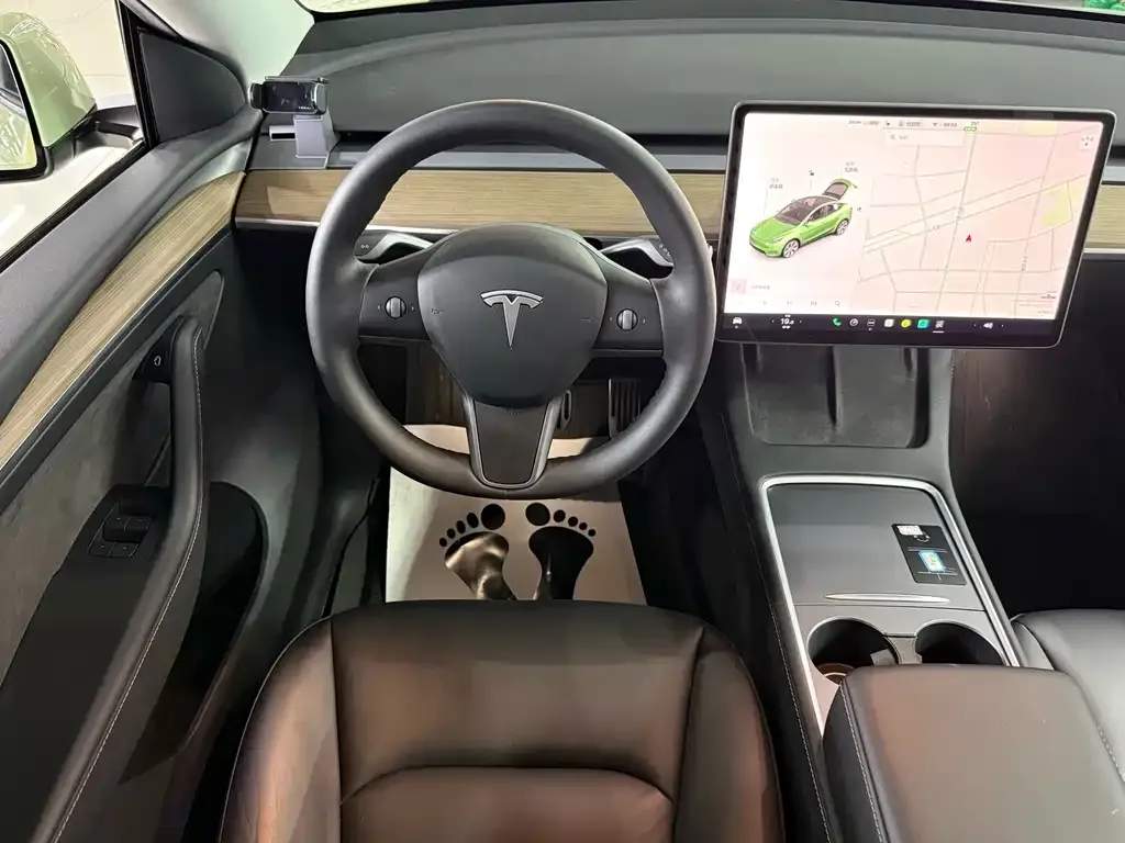 Tesla Model Y — фото 5