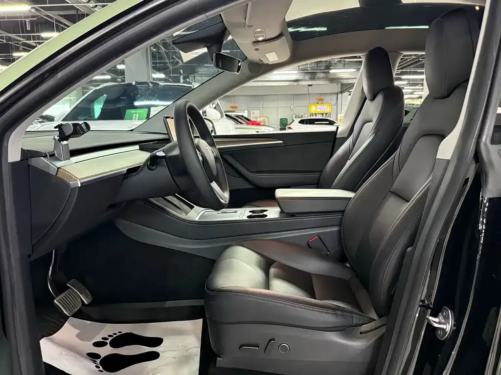 Tesla Model Y — фото 7