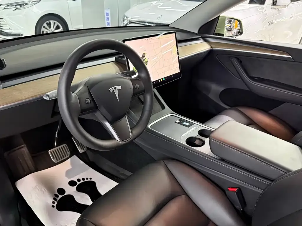 Tesla Model Y — фото 9