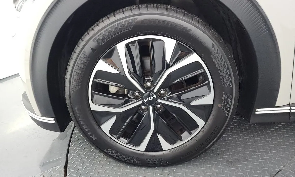 Kia EV6 — фото 9