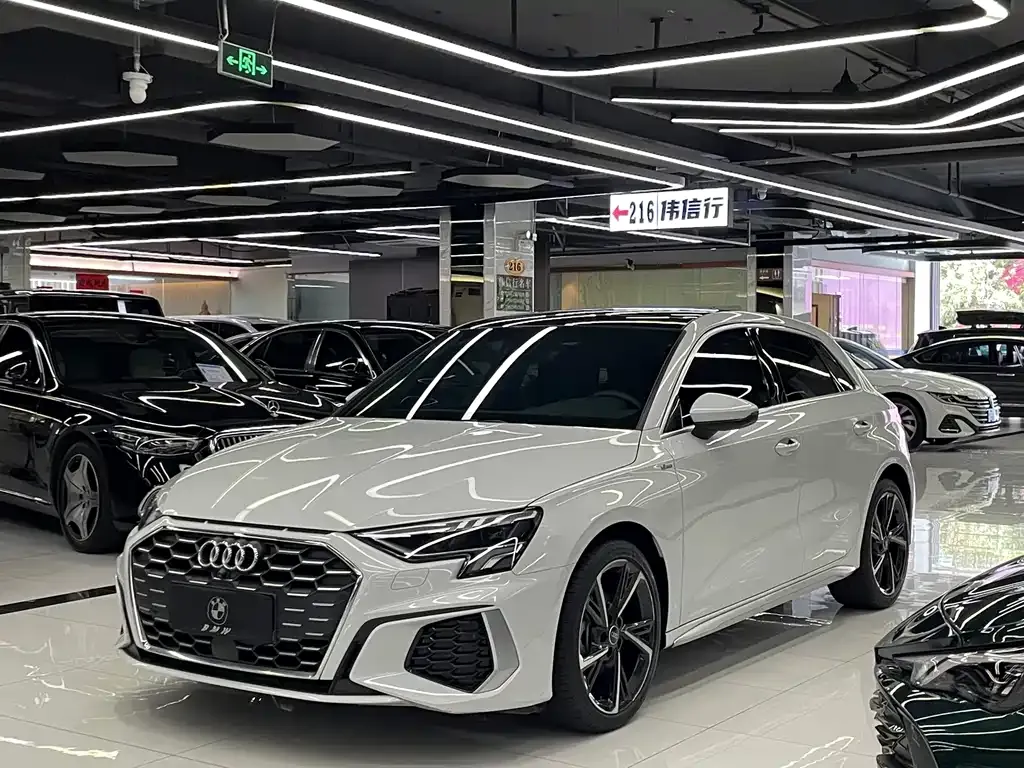 Audi A3 — фото 1