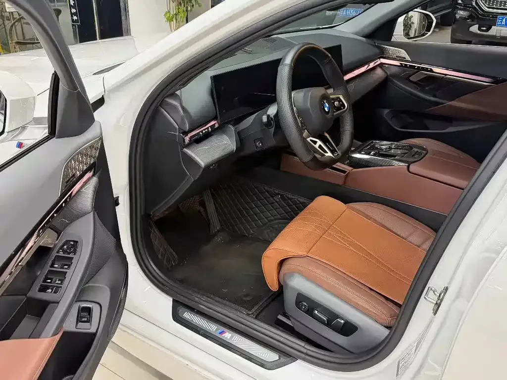 BMW 5 Series — фото 10