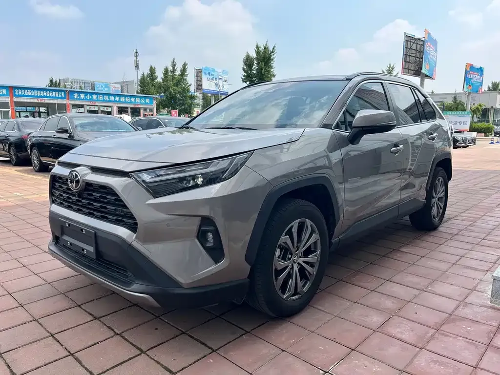 Toyota RAV4 — фото 1