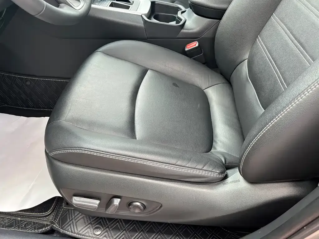 Toyota RAV4 — фото 3