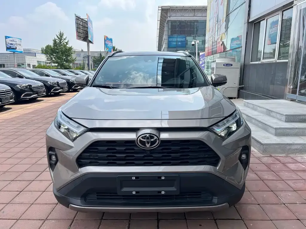 Toyota RAV4 — фото 6