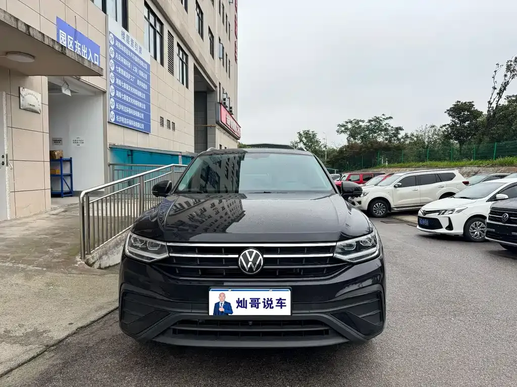 Volkswagen Tiguan L — фото 9