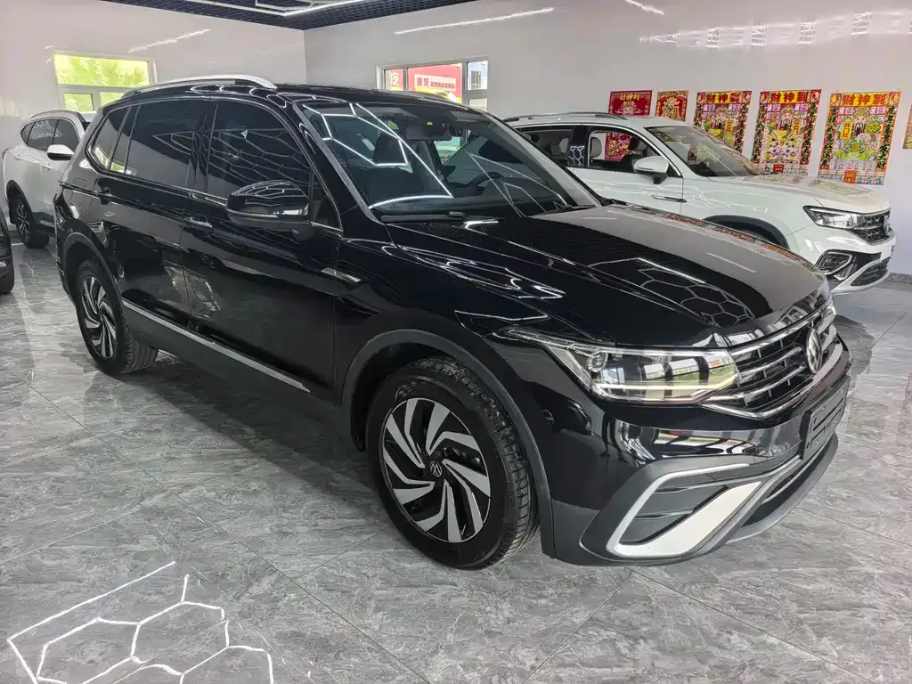 Volkswagen Tiguan L — фото 4