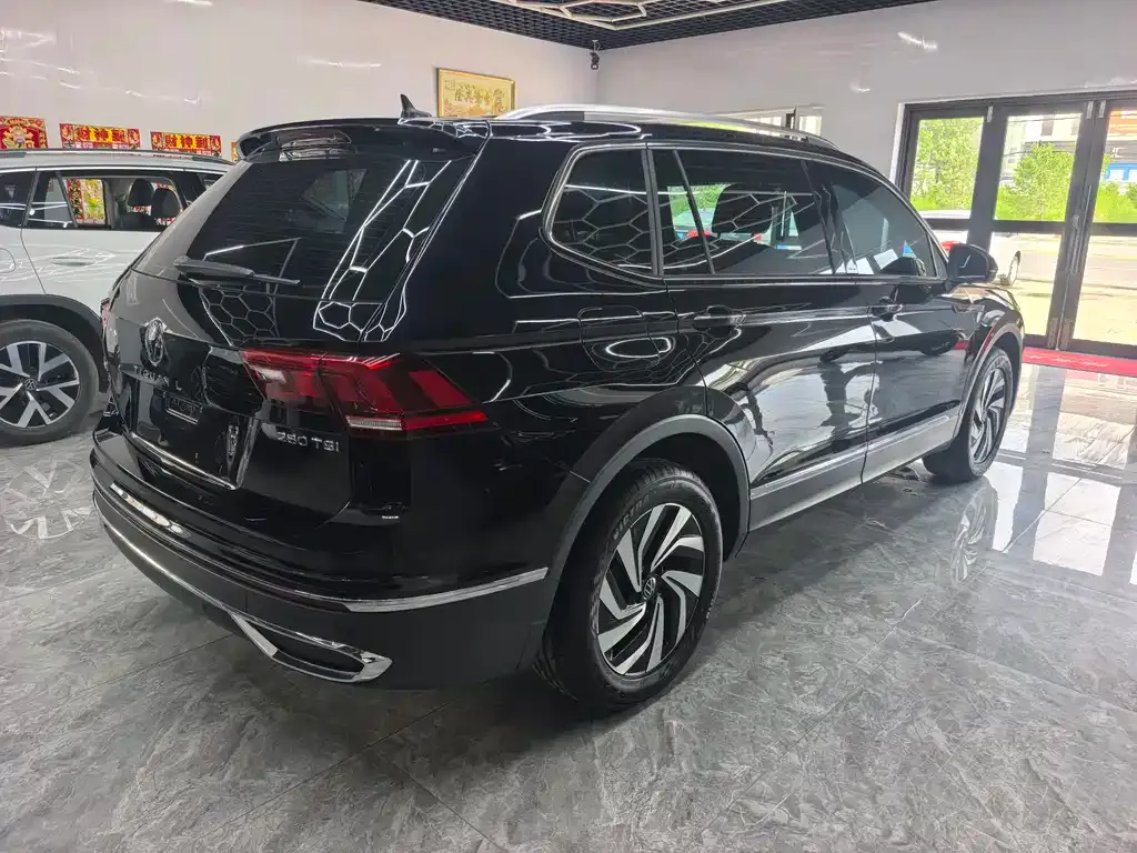 Volkswagen Tiguan L — фото 5