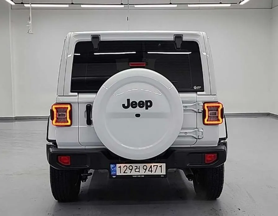 Jeep Wrangler — фото 7