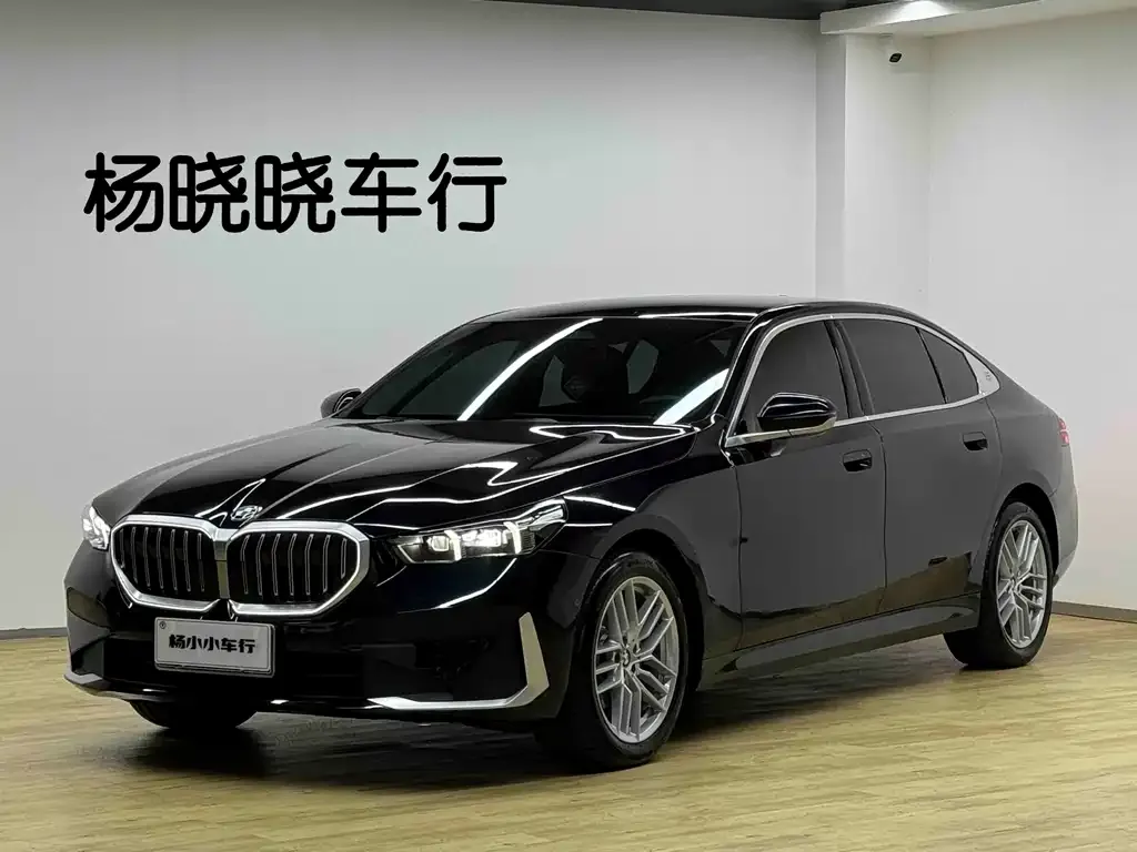 BMW 5 Series — фото 1